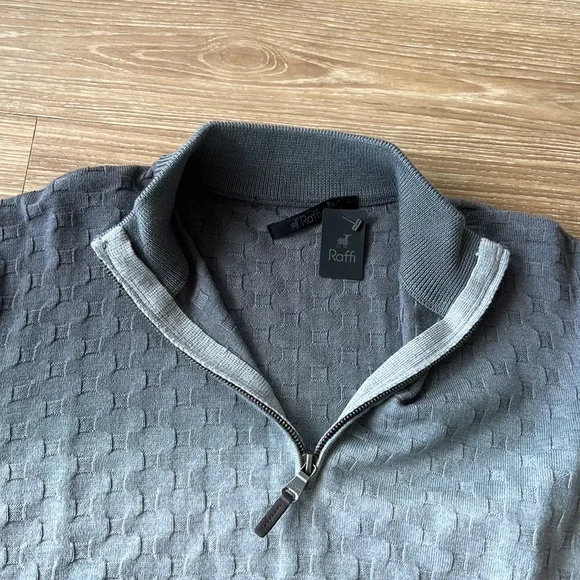 Raffi textured metallic silver gray size medium fitted sweater with zip